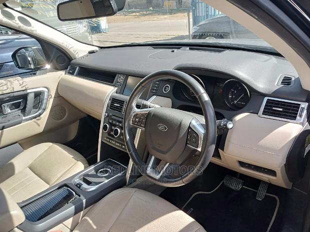 2016 Land Rover Discovery: Green Edition - Luxury 4x4 SUV