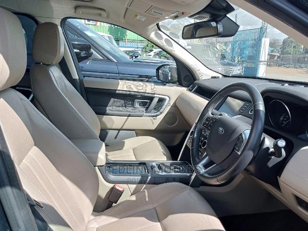 2016 Land Rover Discovery: Green Edition - Luxury 4x4 SUV