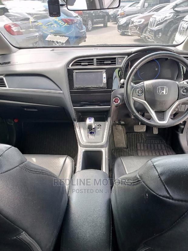 2016 Honda Fit Shuttle 1.5 Hybrid 2WD - Silver Low Mileage Pre-owned