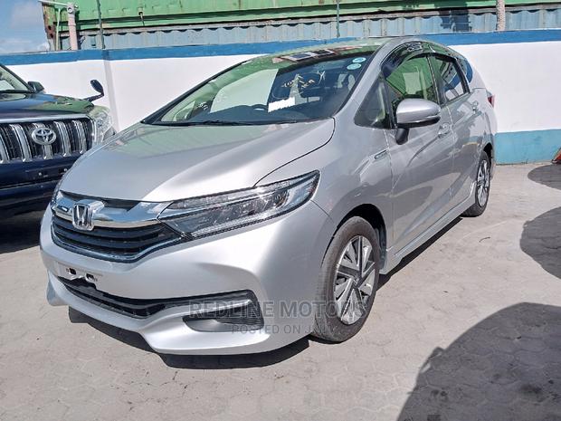 2016 Honda Fit Shuttle 1.5 Hybrid 2WD - Silver Low Mileage Pre-owned