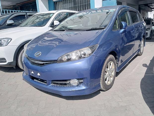 Toyota Wish 2016 Blue: A Sedan That Exudes Modernity & Efficiency