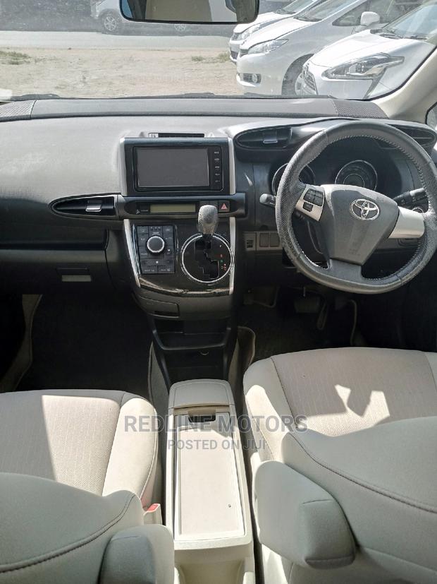 Toyota Wish 2016 Blue: A Sedan That Exudes Modernity & Efficiency
