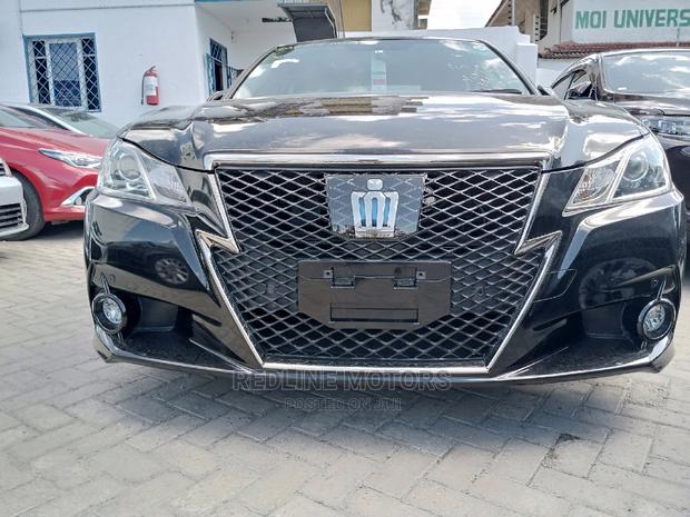 2016 Toyota Crown Matt Black - Modern and Stylish Sedan