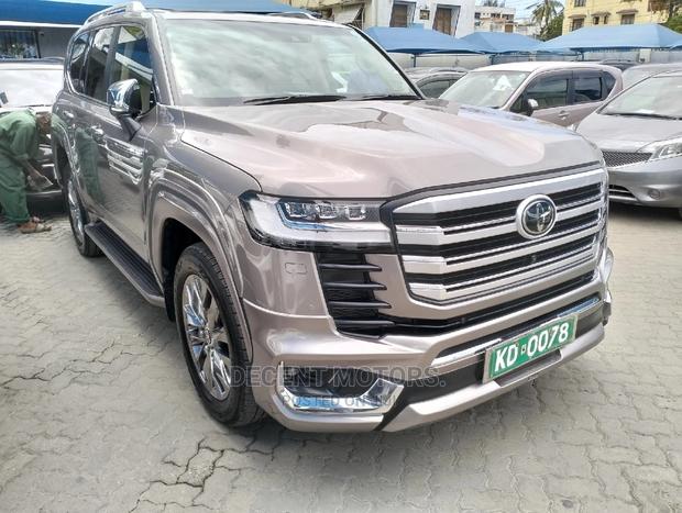 Gold Edition 2022 Toyota Land Cruiser 3.5L V6