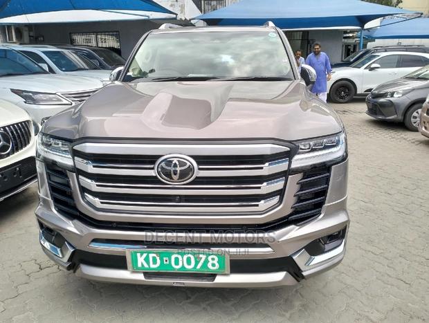 Gold Edition 2022 Toyota Land Cruiser 3.5L V6