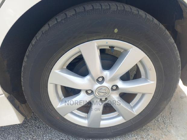 Stylish 2015 Nissan Note in White: Compact Car with Great Value