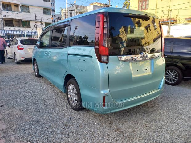 2015 Toyota Noah Green: Compact Family MPV with a Conscience