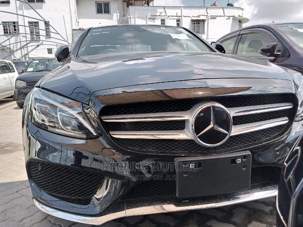 2016 Mercedes-Benz C200 Black: Elegant and Powerful