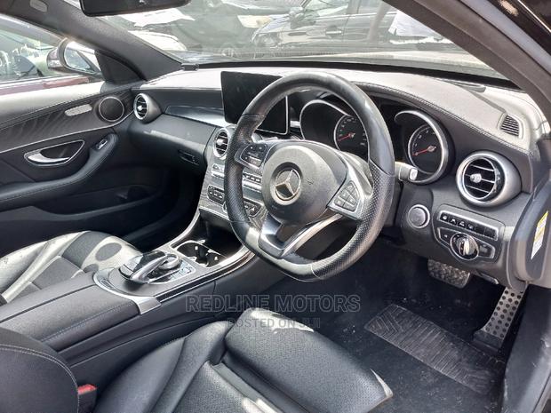 2016 Mercedes-Benz C200 Black: Elegant and Powerful