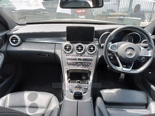 2016 Mercedes-Benz C200 Black: Elegant and Powerful
