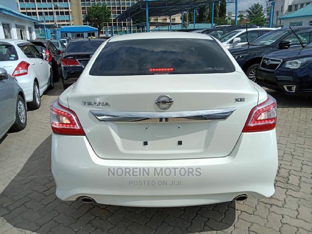Off-White 2015 Nissan Teana: Comfortable Luxury Sedan