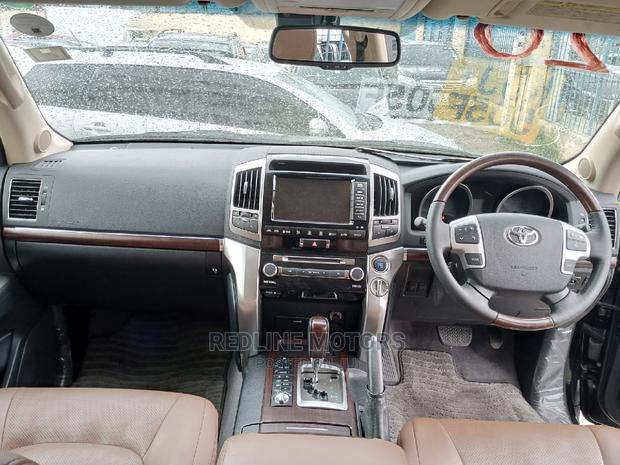 Pre-Owned 2016 Toyota Land Cruiser 4.6 V8 AX Black