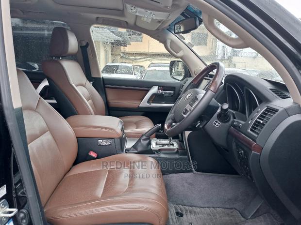 Pre-Owned 2016 Toyota Land Cruiser 4.6 V8 AX Black