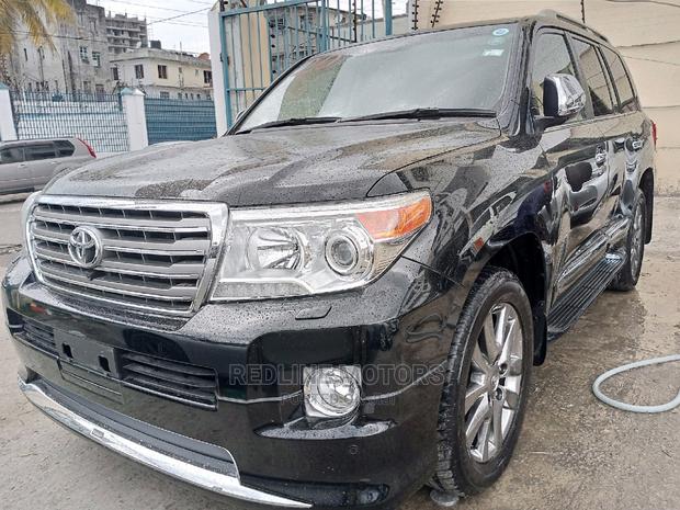Pre-Owned 2016 Toyota Land Cruiser 4.6 V8 AX Black
