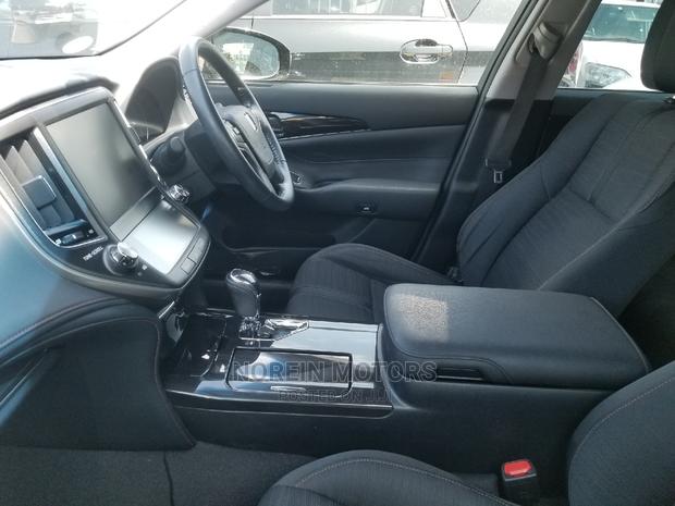 2015 Toyota Crown Black: Reliable and Stylish Sedan