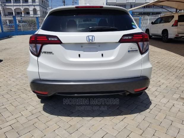 2015 Honda Vezel Off-White: Quality Pre-owned SUV