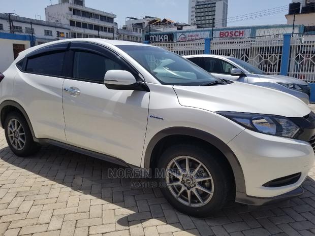 2015 Honda Vezel Off-White: Quality Pre-owned SUV