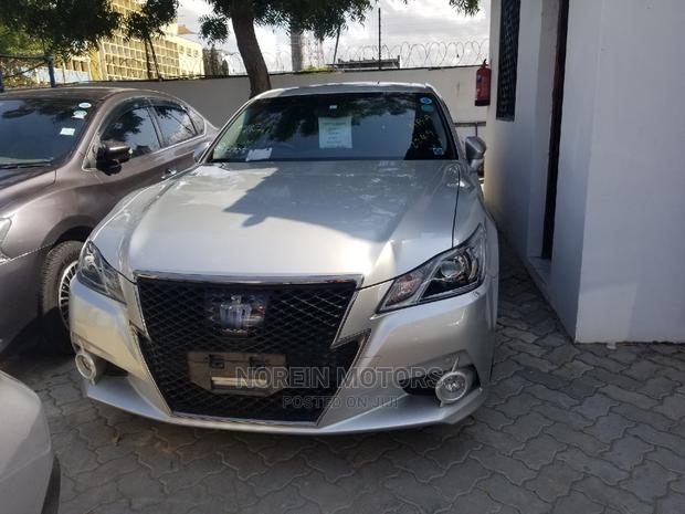 2015 Toyota Crown Silver Edition - Elegant Luxury Sedan