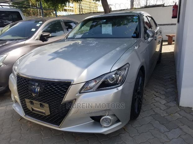 2015 Toyota Crown Silver Edition - Elegant Luxury Sedan