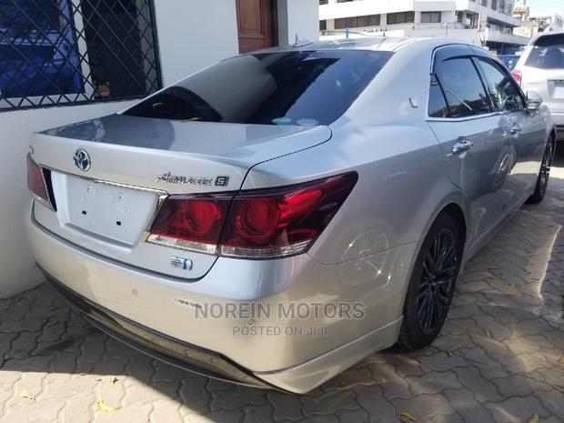 2015 Toyota Crown Silver Edition - Elegant Luxury Sedan