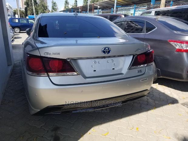 2015 Toyota Crown Silver Edition - Elegant Luxury Sedan