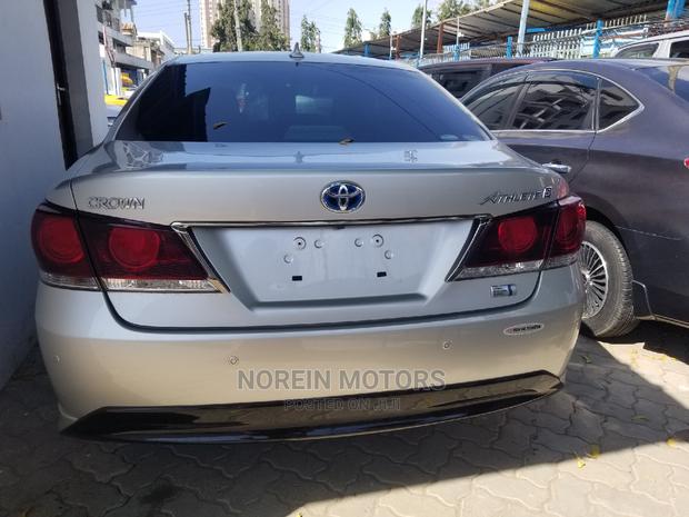 2015 Toyota Crown Silver Edition - Elegant Luxury Sedan