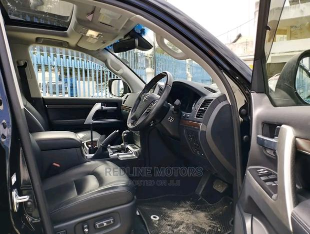 New 2016 Toyota Land Cruiser Prado in Black: High-Performance SUV