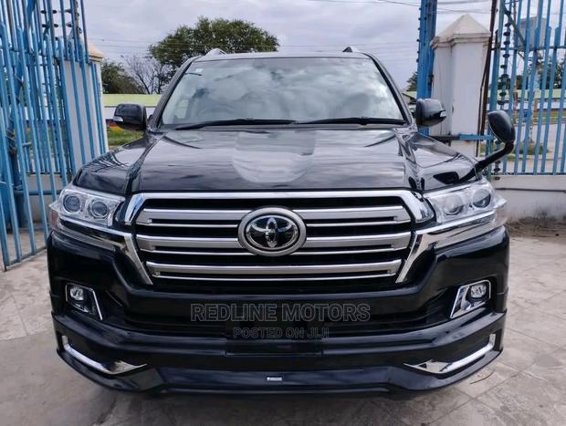 New 2016 Toyota Land Cruiser Prado in Black: High-Performance SUV