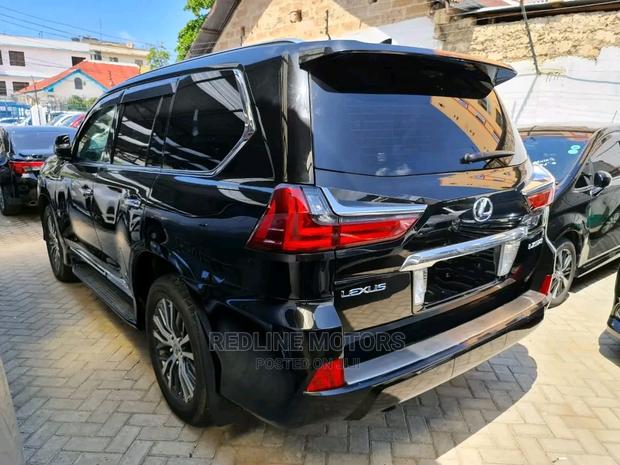 Black-edition 2016 Lexus LX: Premium performance