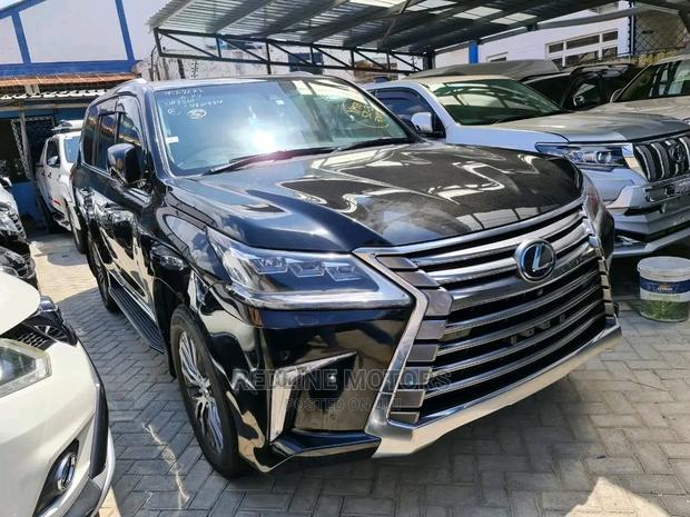 Black-edition 2016 Lexus LX: Premium performance