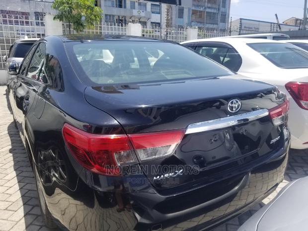 2015 Toyota Mark X Black: Sophisticated Style