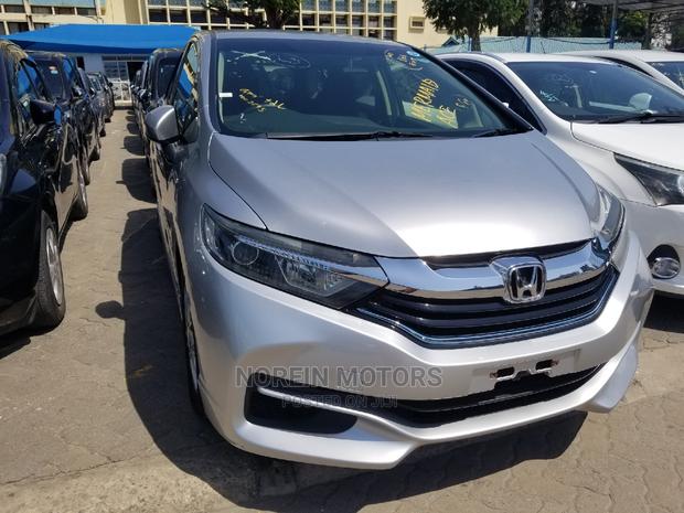 2015 Honda Shuttle Silver: Affordable Luxury