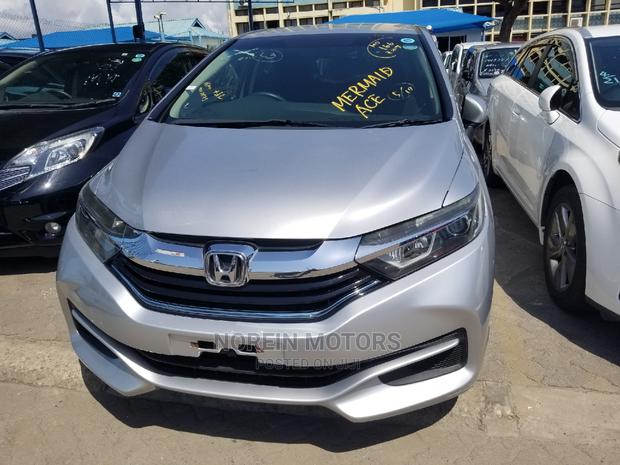 2015 Honda Shuttle Silver: Affordable Luxury