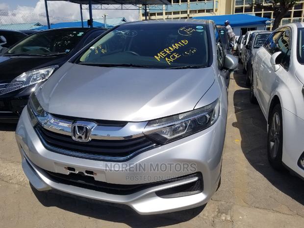 2015 Honda Shuttle Silver: Affordable Luxury