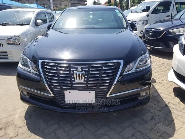 2014 Toyota Crown Blue Sedan - Stunning Blue Sedan in Excellent Condition with Plenty of Features for Comfort and Enjoyment