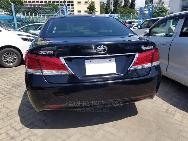2014 Toyota Crown Blue Sedan - Stunning Blue Sedan in Excellent Condition with Plenty of Features for Comfort and Enjoyment