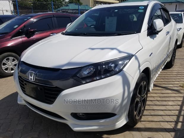 White 2015 Honda Vezel - Stylish and Reliable Pre-owned