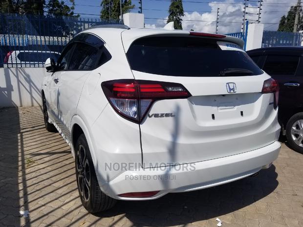 White 2015 Honda Vezel - Stylish and Reliable Pre-owned