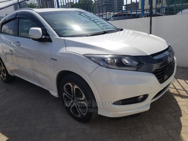 White 2015 Honda Vezel - Stylish and Reliable Pre-owned