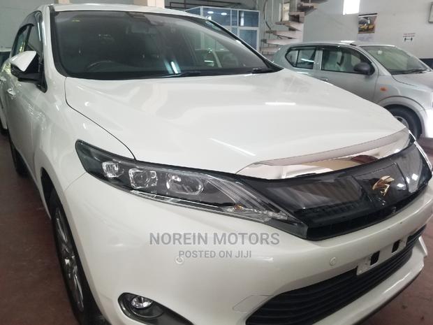 2014 Toyota Harrier in White - Stylish and Reliable SUV for Your Drive