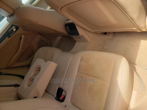 2015 Porsche Macan Pearl: Premium SUV, Ready for Adventure