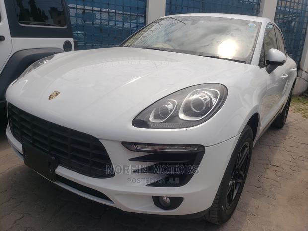 2015 Porsche Macan Pearl: Premium SUV, Ready for Adventure