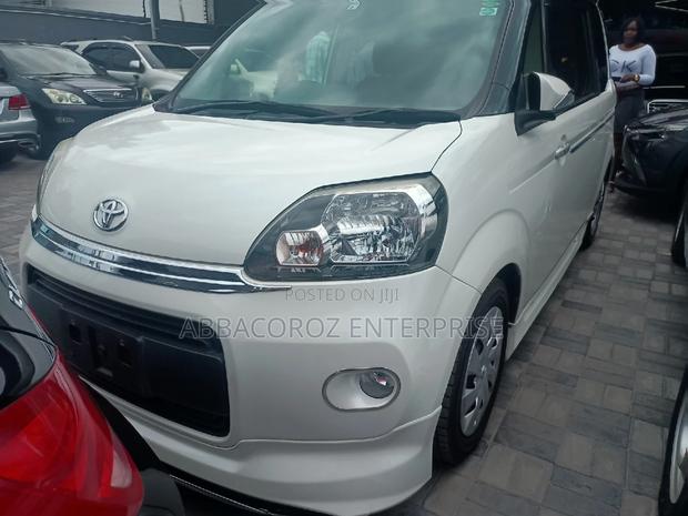 Toyota Porte 1.5 AWD 2017 White