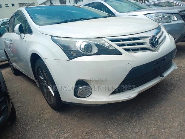 Toyota Avensis 2015 White
