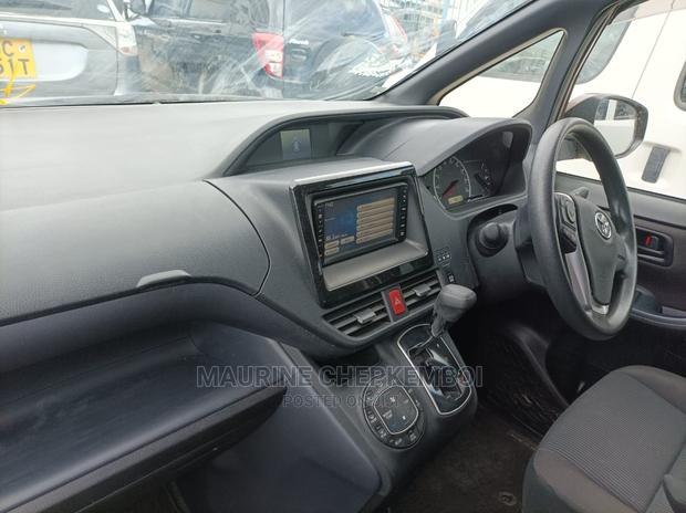 Toyota Noah 2.0 AWD (8 Seater) 2015 Brown