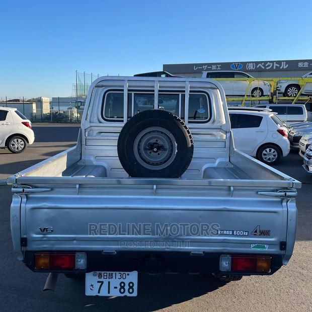 Silver 2017 Toyota Land Cruiser 4.0 V6 EXR - Powerful Adventure Vehicle