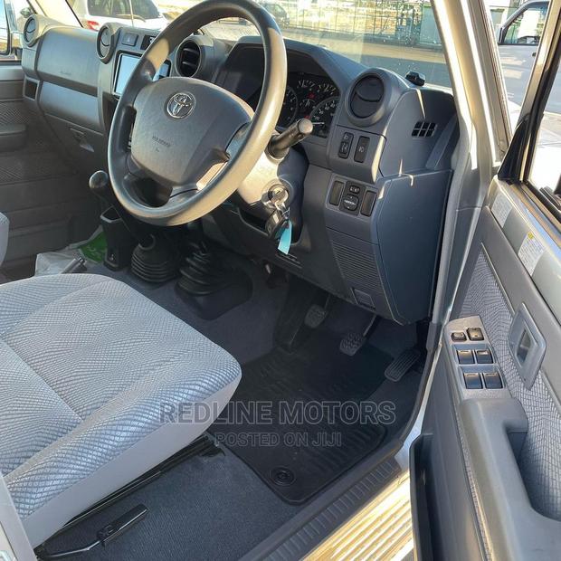 Silver 2017 Toyota Land Cruiser 4.0 V6 EXR - Powerful Adventure Vehicle