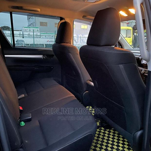 2017 Toyota Hilux TRD Black: Rugged 4x4 Capability