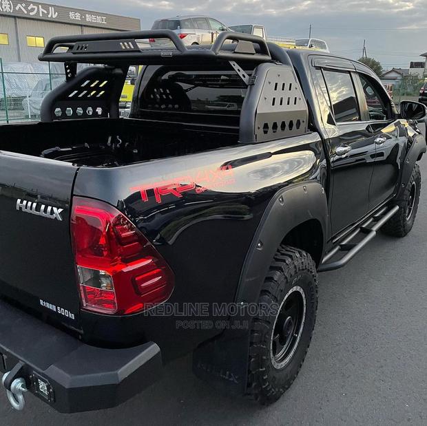 2017 Toyota Hilux TRD Black: Rugged 4x4 Capability
