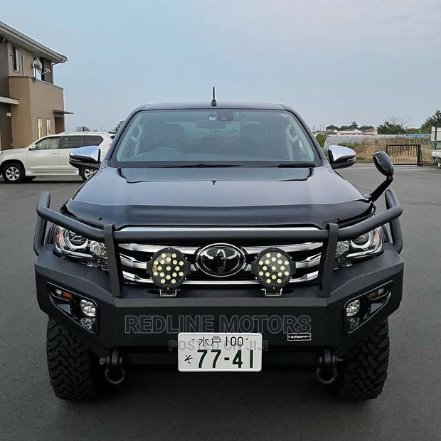 2017 Toyota Hilux TRD Black: Rugged 4x4 Capability